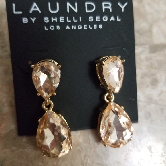 Laundry By Shelli Segal Jewelry - 🆕️⬇️Laundry by Shelli Segal Rose Gold-Tone Crystal Teardrop Earrings